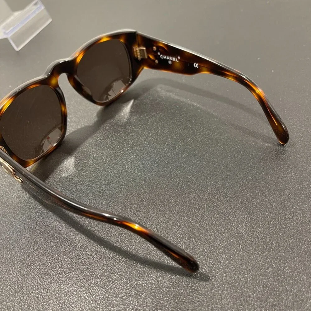 Chanel Vintage Tortoise Shell Sunglasses (JB1281)